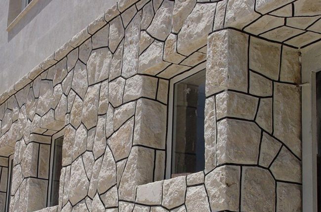 معرفی انواع سنگ لاشه و اجرای دیوار با سنگ سفید 