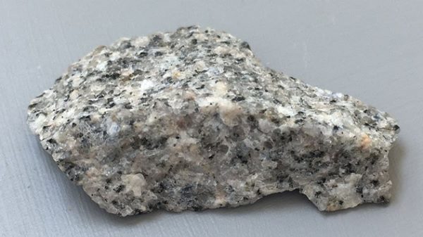 بررسی مزایای سنگ های گرانیت با بلورهای درشت و ریز