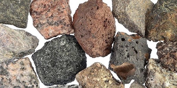 بررسی تفاوت‌ و شباهت سنگ‌ های آذرین و رسوبی